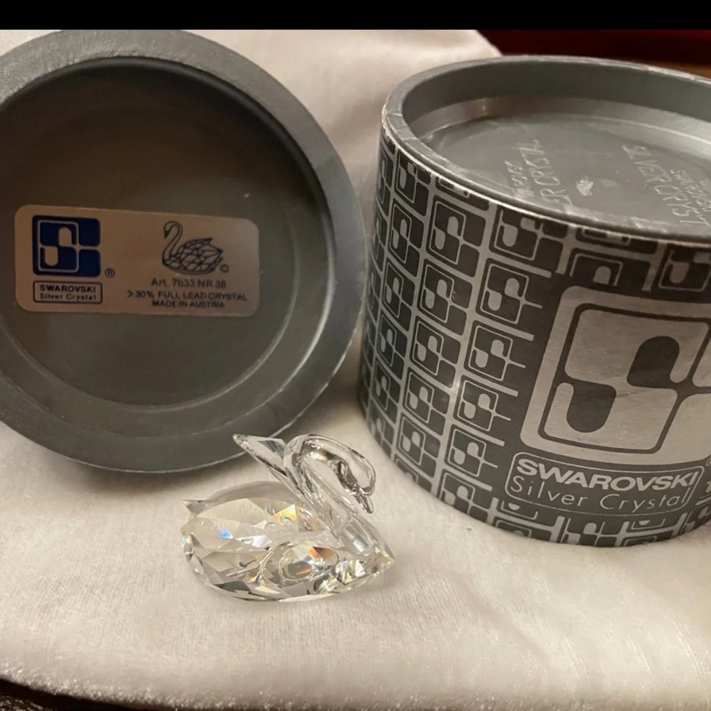 Swarovski Clear Crystal Swan Figurine with Silver-Branded Tin Art No 7633